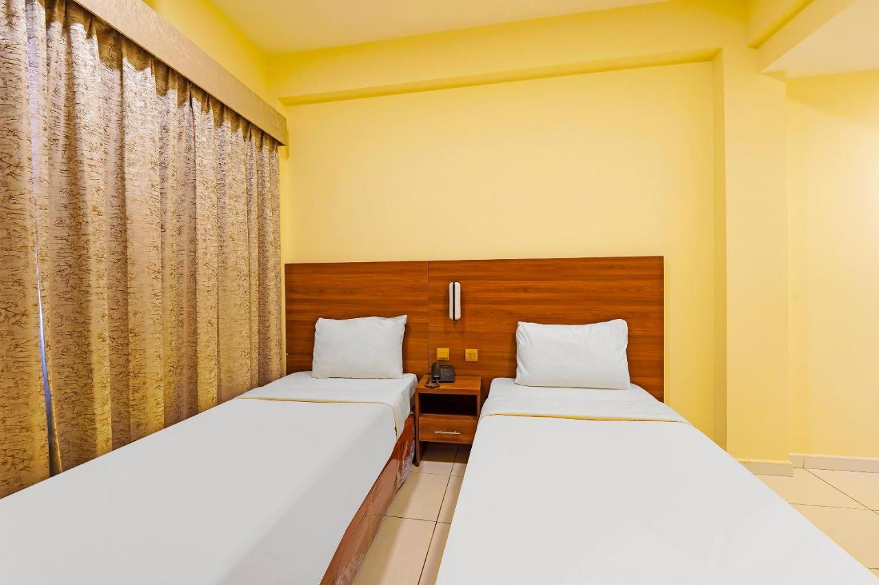 Oyo 925 Emirates Hotel Dubai Eksteriør billede