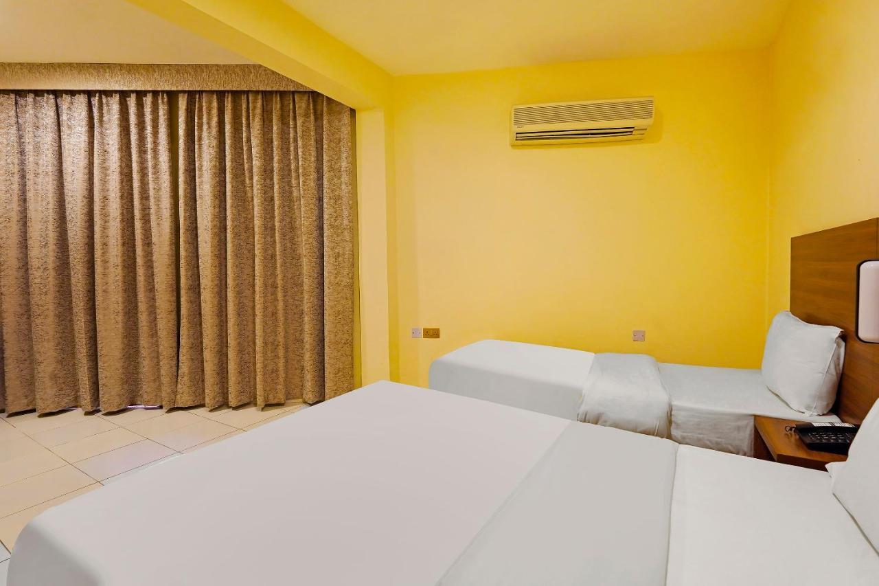 Oyo 925 Emirates Hotel Dubai Eksteriør billede