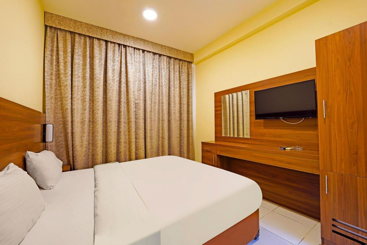 Oyo 925 Emirates Hotel Dubai Eksteriør billede