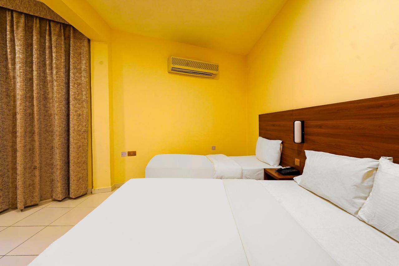 Oyo 925 Emirates Hotel Dubai Eksteriør billede